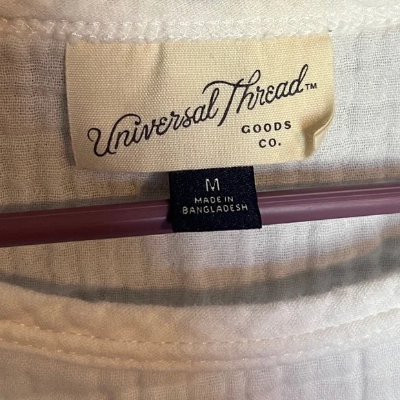 Universal Thread White Blouse Size Medium - Picture 4 of 5